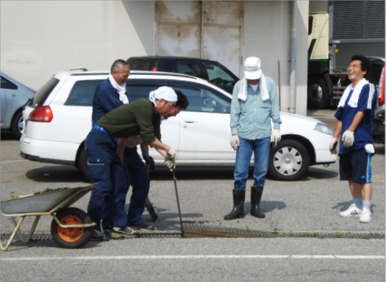 八嶋倉庫：街の清掃